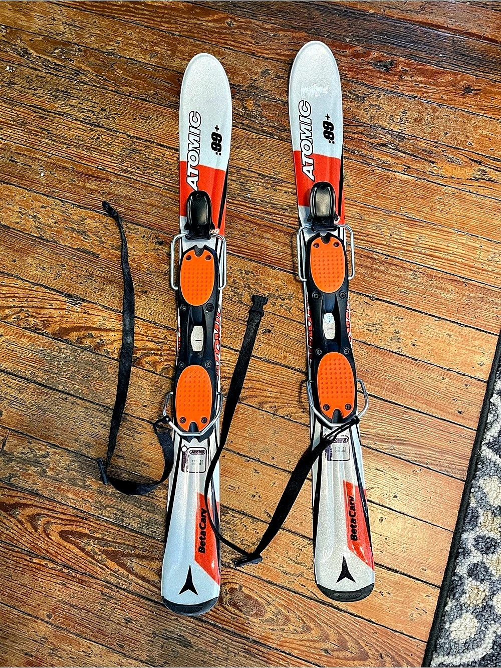 ATOMIC Beta carve 99 centimeter snow blades/ Ski blades orange and black with a